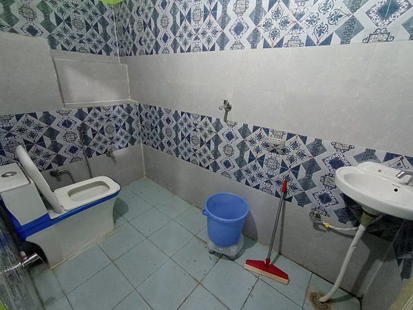 An attached washroom in Shivpuri, Rishikesh camps