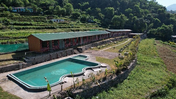Cottage in Rishikesh with a swimming pool