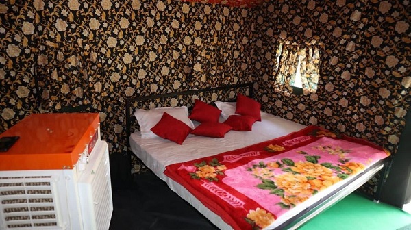 Double bed sharing luxury camps in Rishikesh with air cooler